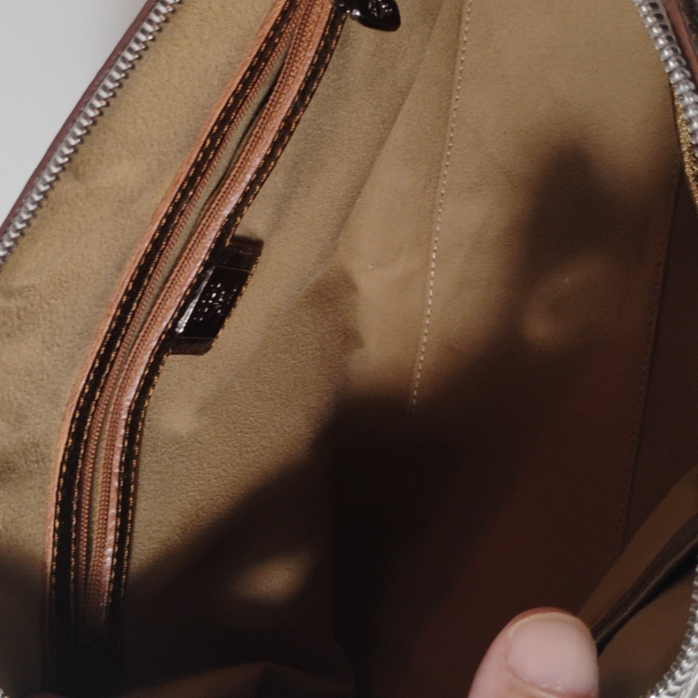 MCM White and Gold Handbag - Picture 6 of 9